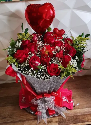 Buquê de 12 rosas vermelhas
