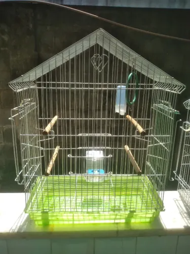 Vendo duas gaiolas de ferro usadas