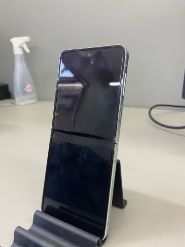 Samsung galaxy Z flip 5