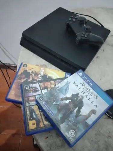 Ps4 slim com 3 jogos