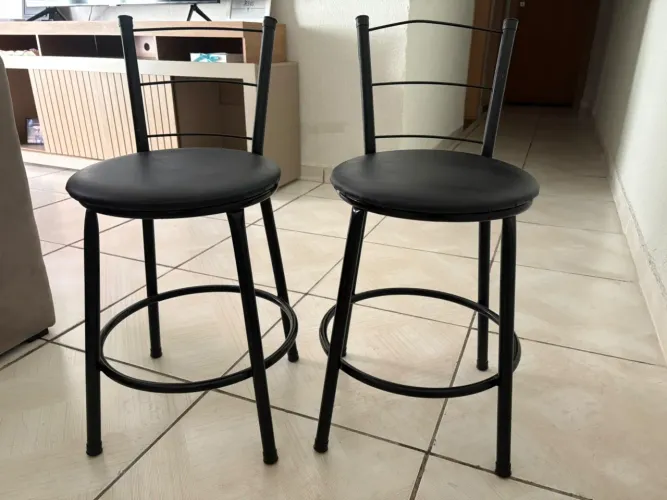 VENDE-SE 2 BANQUETAS