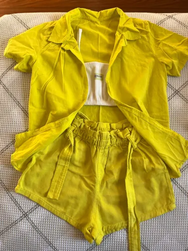Conjunto Amarelo Limão + Cropped Branco - Tamanho 10