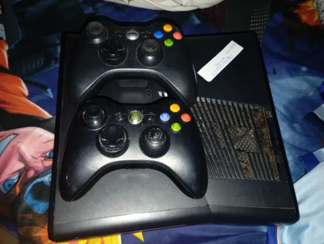 Xbox 360 com luz vermelha mas é fácil de consertar já vem com 50 jogos no hd
