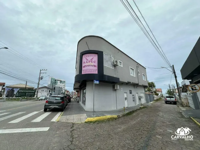 Apartamento semi mobiliado com 2 dormitórios no centro de Barra Velha a 80 metros da praia