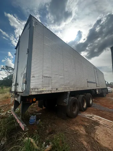 Baú 3 eixos 28 paletes 2000