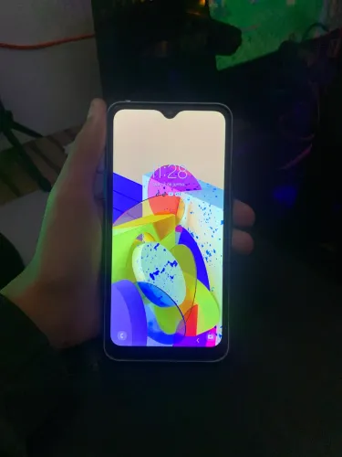 Vendo esse celular ele não tá muito bom ele está um pouco lento 