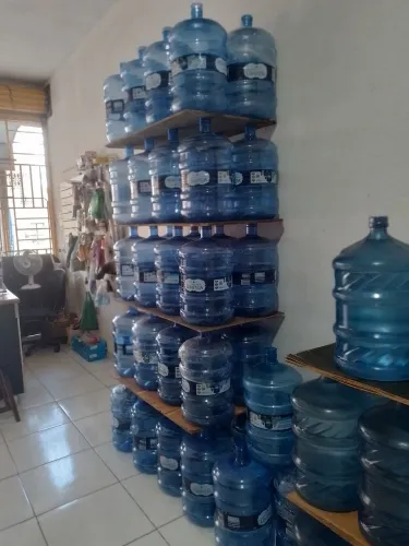 Vendo garrafões límpida.