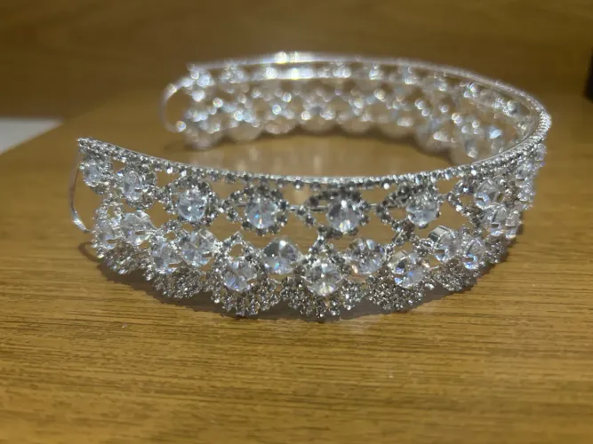 Tiara de Noiva/Debutante luxo com Cristais- usada apenas uma vez 