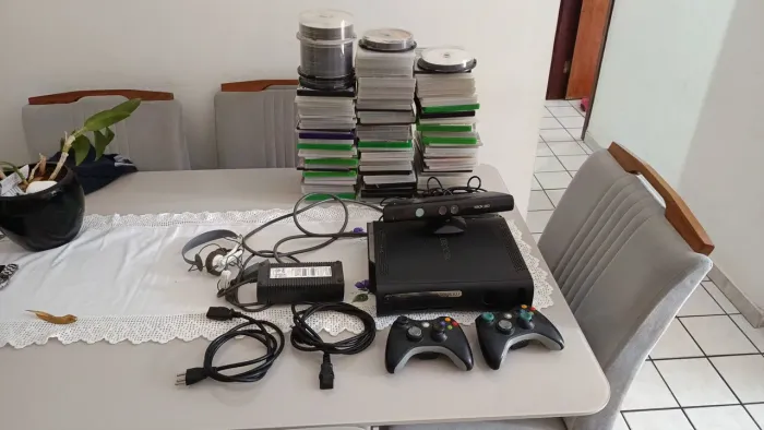 Vendo Xbox 360 completo e jogos