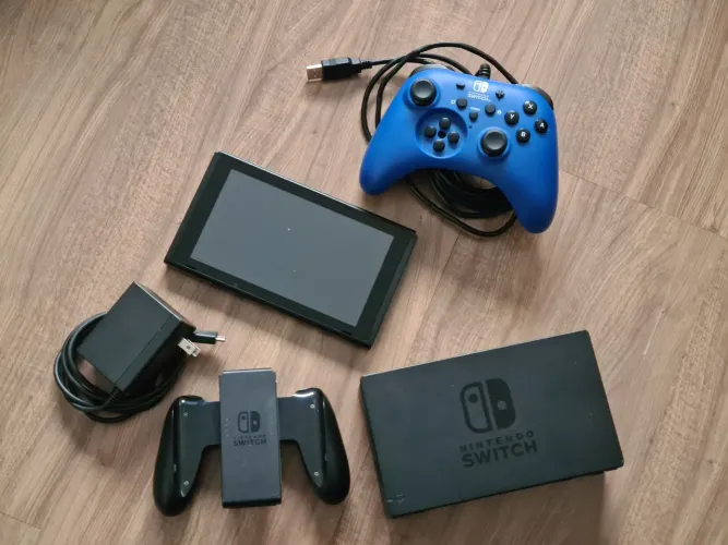 Nintendo Switch sem joycons + controle USB