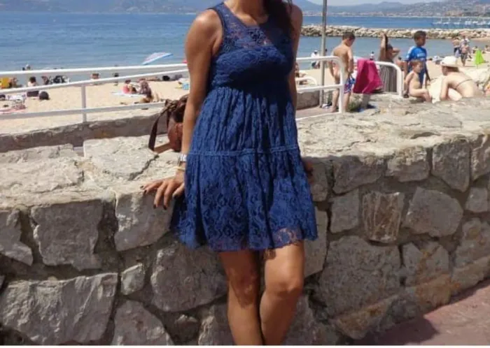 Vestido azul de renda