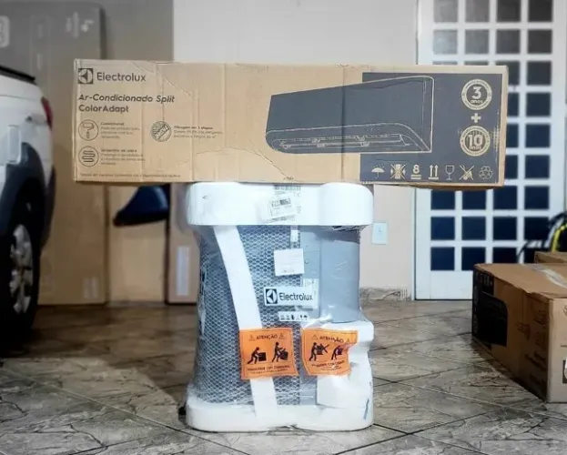 Ar Condicionado 18000 BTUs Inverter Electrolux Color Adapt WiFi Quente/Frio 220V