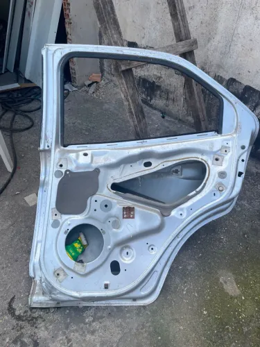 porta ford ka sedan