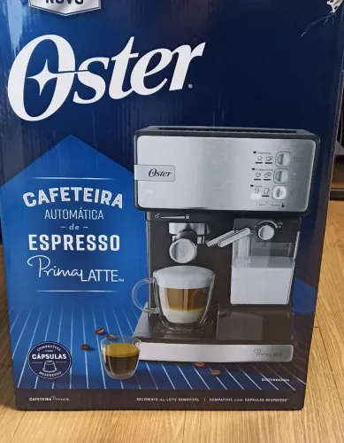 Máquina de café Oster Primalatte com moedor de grãos