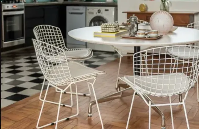 4 cadeiras modelo Bertoia - retirada a partir de 26/07