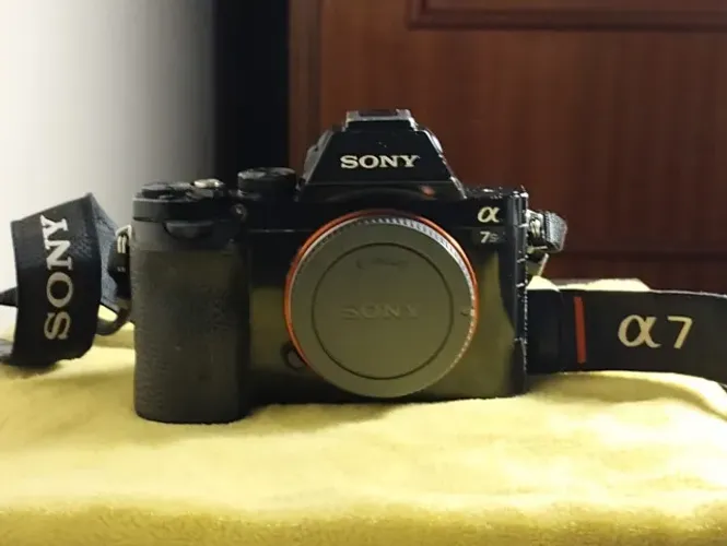 Câmera Mirrorless Sony A7s + Lente + Acessórios