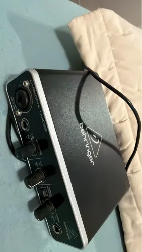 Interface Behringer 