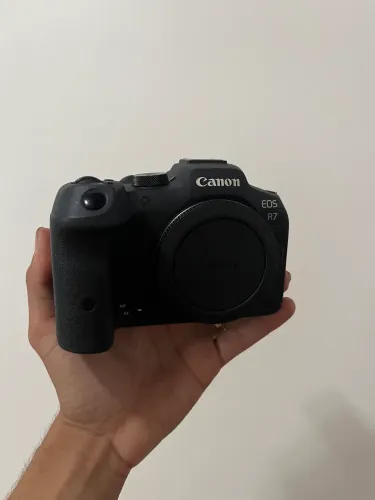 Camera Canon R7 em ótimo estado
