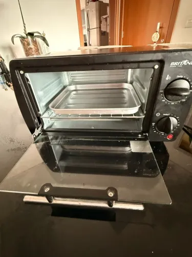 Forno Elétrico Britânia de 10 Litros - com timer e termostato. Acompanha bandeja