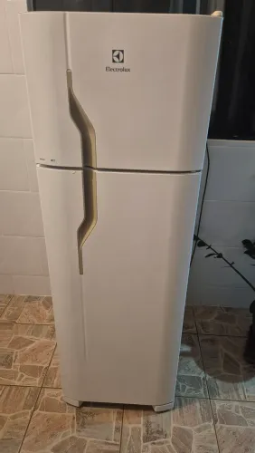 Geladeira Electrolux DC35A Defeito