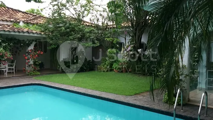 Casa térrea com piscina, com 4 suítes Enseada - Guarujá