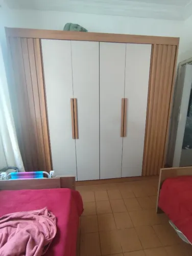 Guarda roupa 6 portas e 6 gavetas. Apenas 10 meses de uso. Motivo da venda mudança,