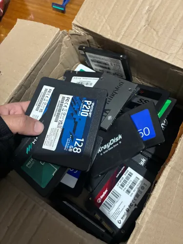 Lote de 30 SSDs