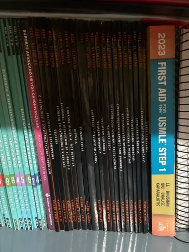 Livros variados de medicina falar no chat