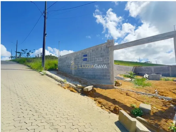 Lote murado com 300m² à Venda em Cariacica Sede.