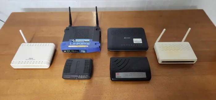 Lote com 4 Roteadores, 1 Modems e 1 Switches Antigos