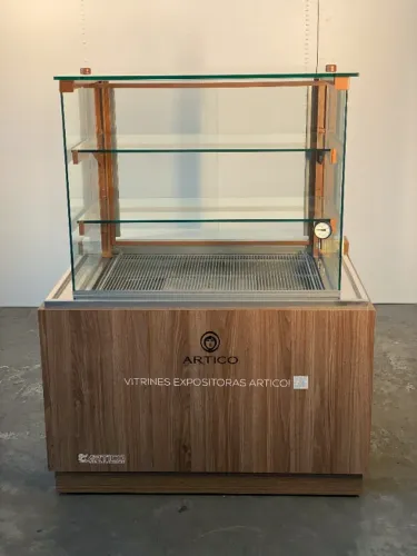 VITRINE FENDI ESTUFA 0,97 BASE + 2 NIVEL PRAT. VTRFF-H130 (LED) PERFIL FENDI (Cód. 8073360