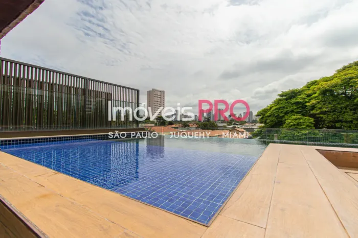 Linda casa em Condomínio com piscina privativa e elevador