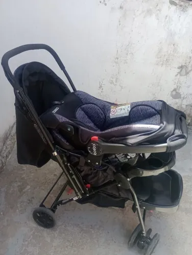Carrinho de bebê + bebê conforto 