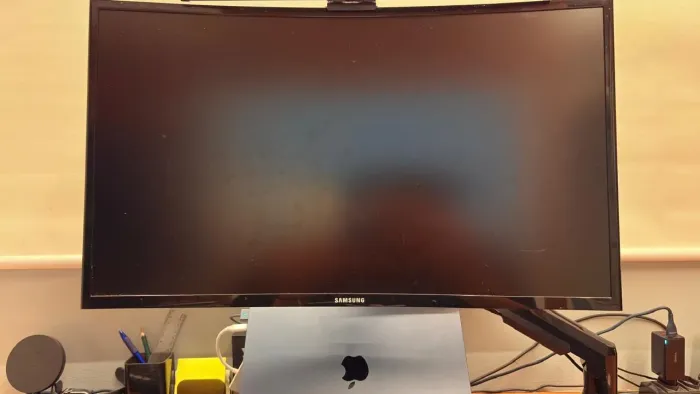 Monitor curvo Samsung 27 polegadas NAO ACOMPANHA O PÉ/ BASE DO MONITOR