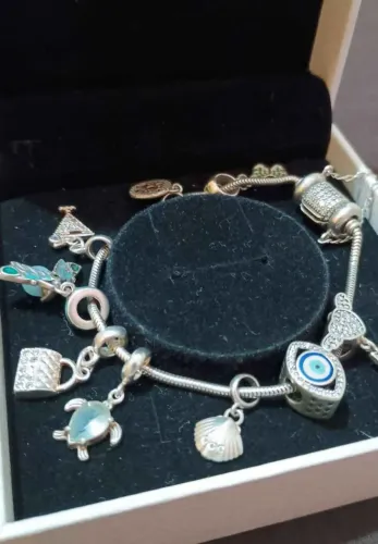 Pulseira Pandora original com berloques 