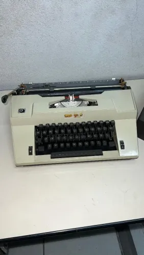 Maquina de escrever Remington 33L