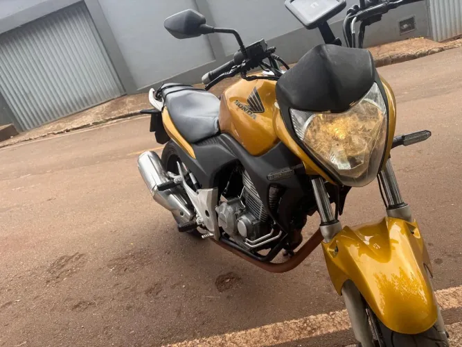 Honda CB 300R 2011 - Apenas 39.000 km - Toda Revisada (Bateria na Garantia)