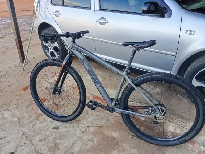 Bicicleta ksw com garfo rígido e toda revisada