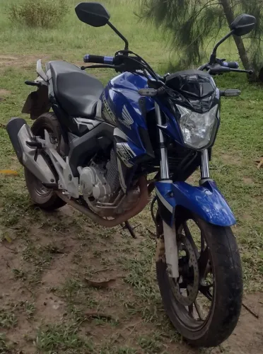 Moto CB Twister 250 cilindradas