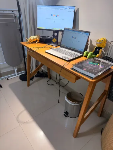 Mesa Home Office em Madeira | Estilo Moderno/Minimalista