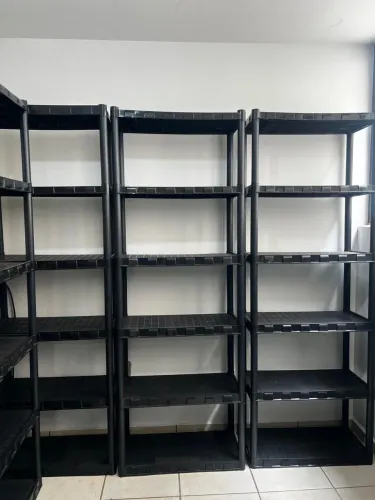 Estante de plástico