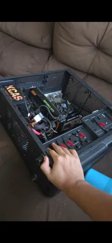 Computador vem com windows x lite otimizado e roda bastantes jogos em 1080 p