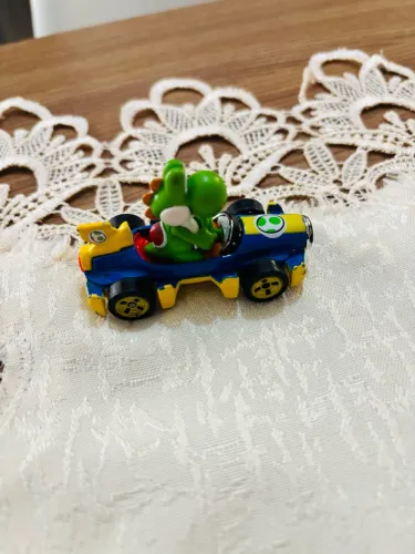 Hot Wheels Mario Kart Yoshi E Carro Pipe Frame Gbg25 Cor Verde USADO 