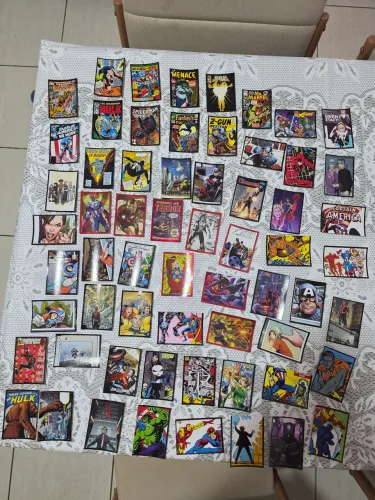 Figurinhas e cards Marvel anniversary