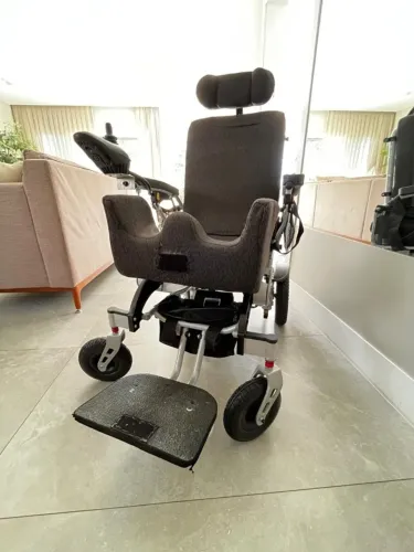 Cadeira de rodas motorizada