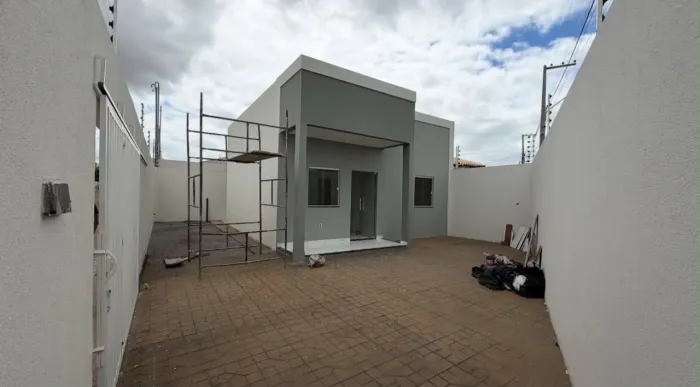 Casa padrão disponível para venda