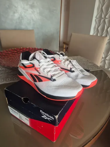 Tênis reebok novo