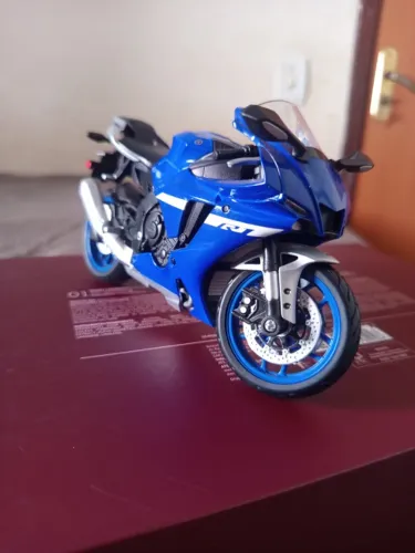 Yamaha YZF -R1 1/18 Maisto Miniatura 