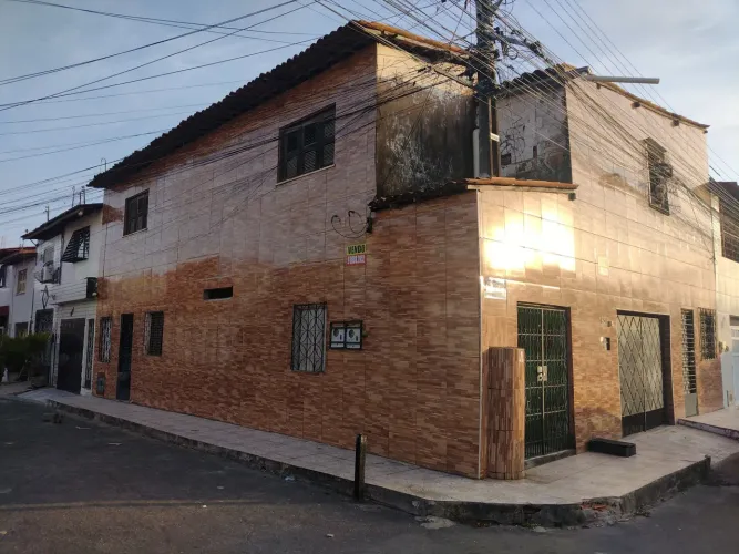 1 CASA e 3 KITNETS POR 180 MIL - OPORTUNIDADE!