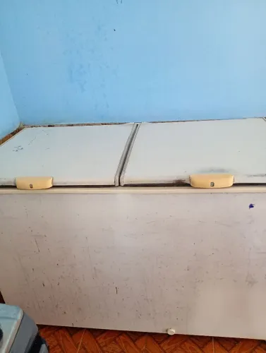 Freezer horizontal em boas condições de uso.
